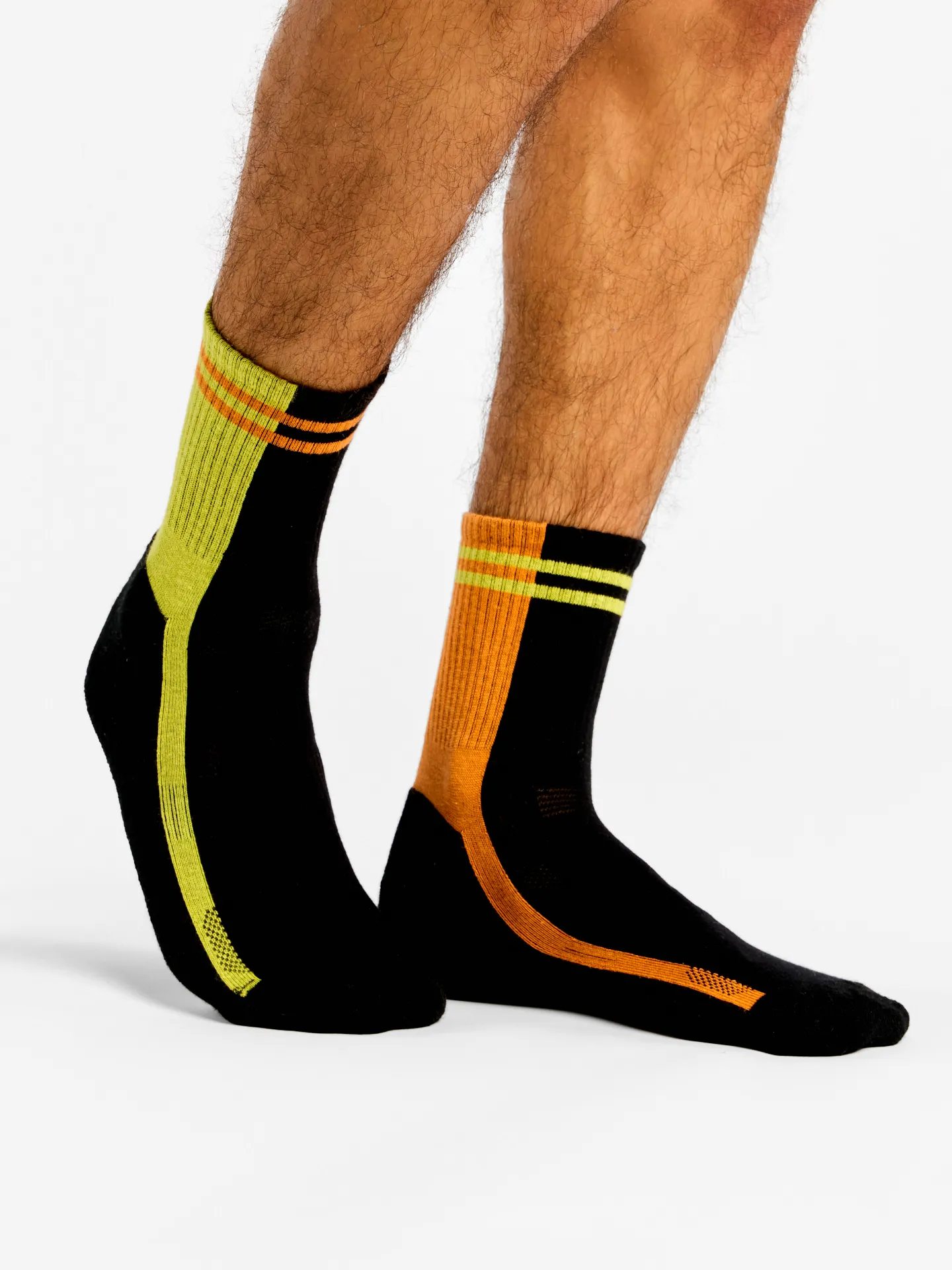 Calcetines de deporte funcionales alegres Rayas lima y naranja - Image 3