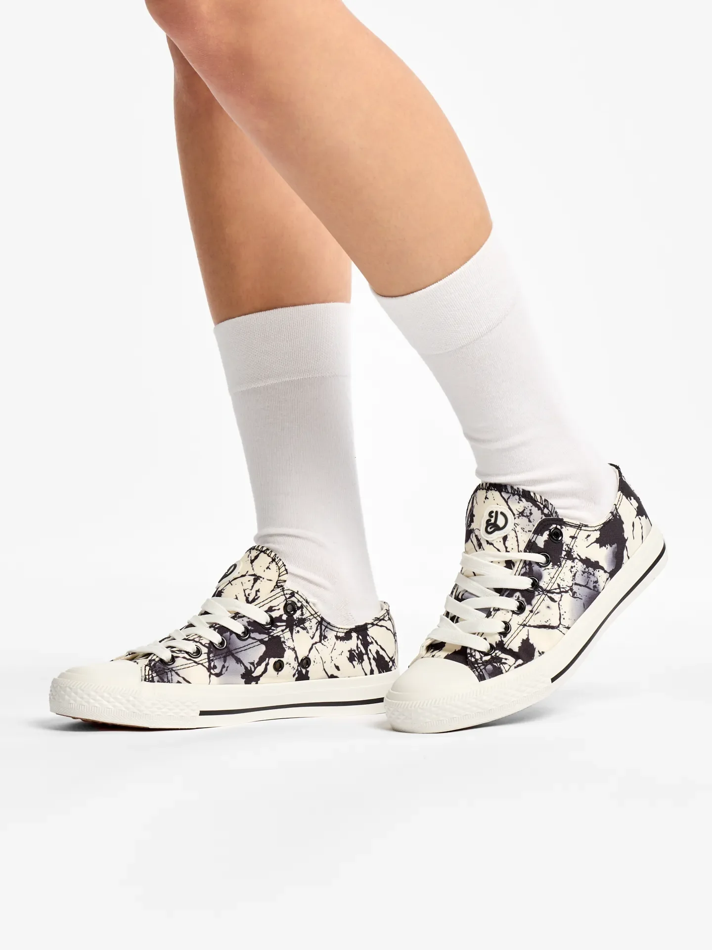 Zapatillas de lona alegres Manchas en blanco y negro - Image 5