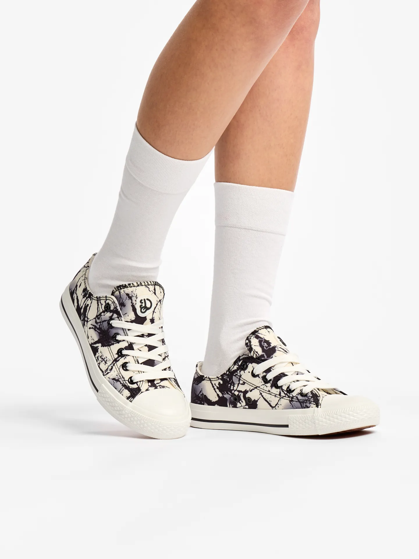 Zapatillas de lona alegres Manchas en blanco y negro - Image 6