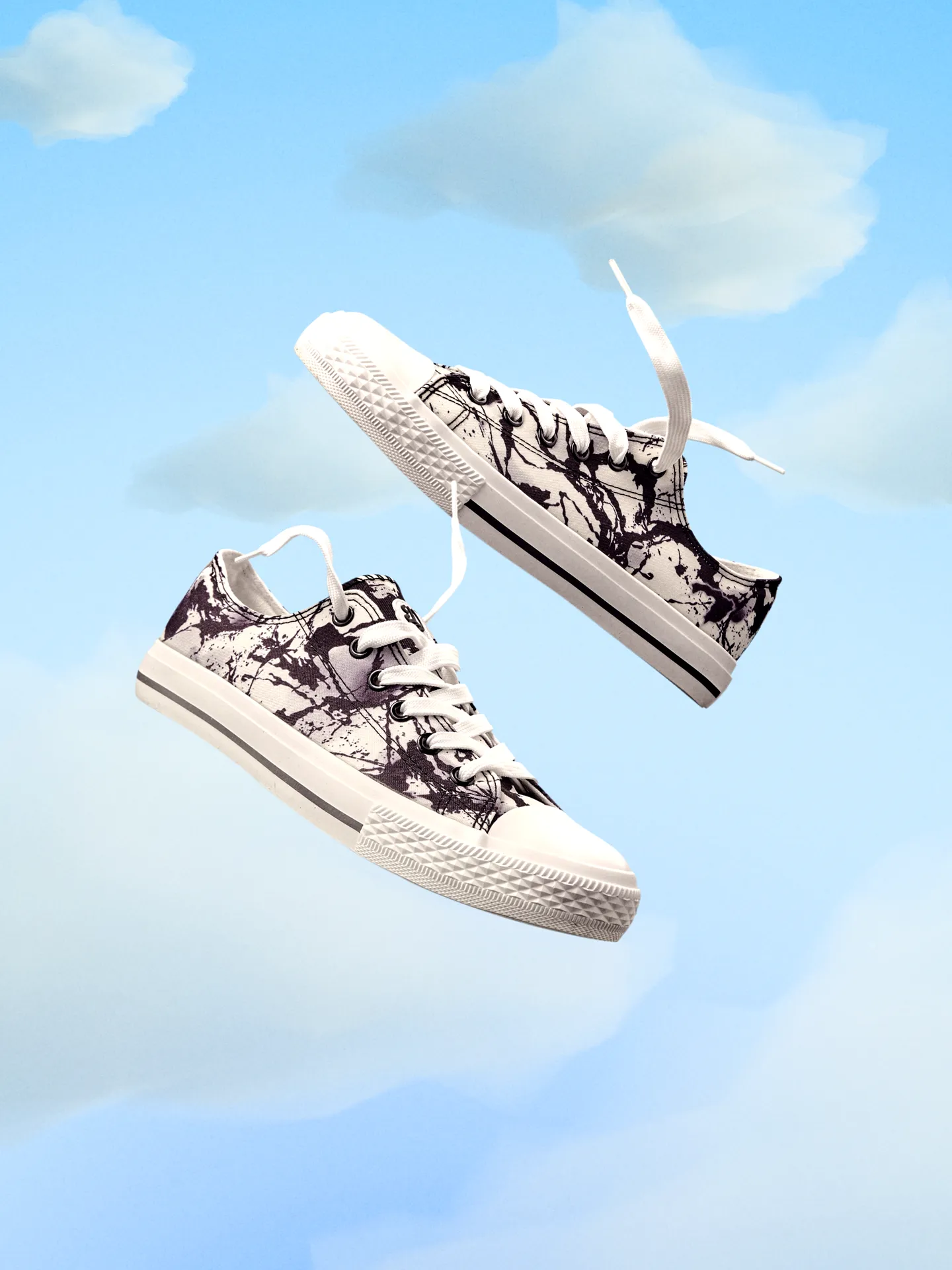 Zapatillas de lona alegres Manchas en blanco y negro - Image 8