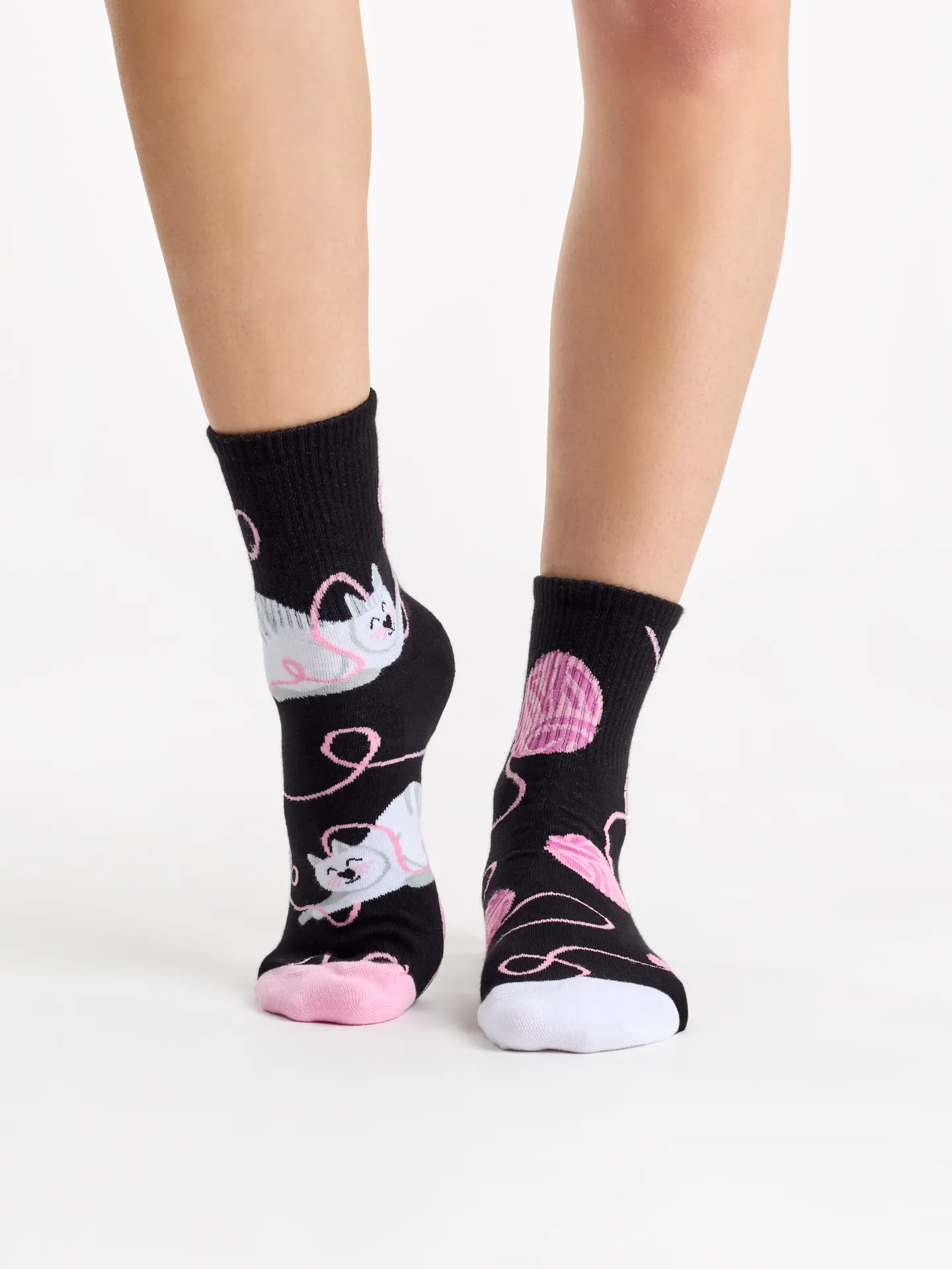 Calcetines de deporte alegres Gato y pelota - Image 2