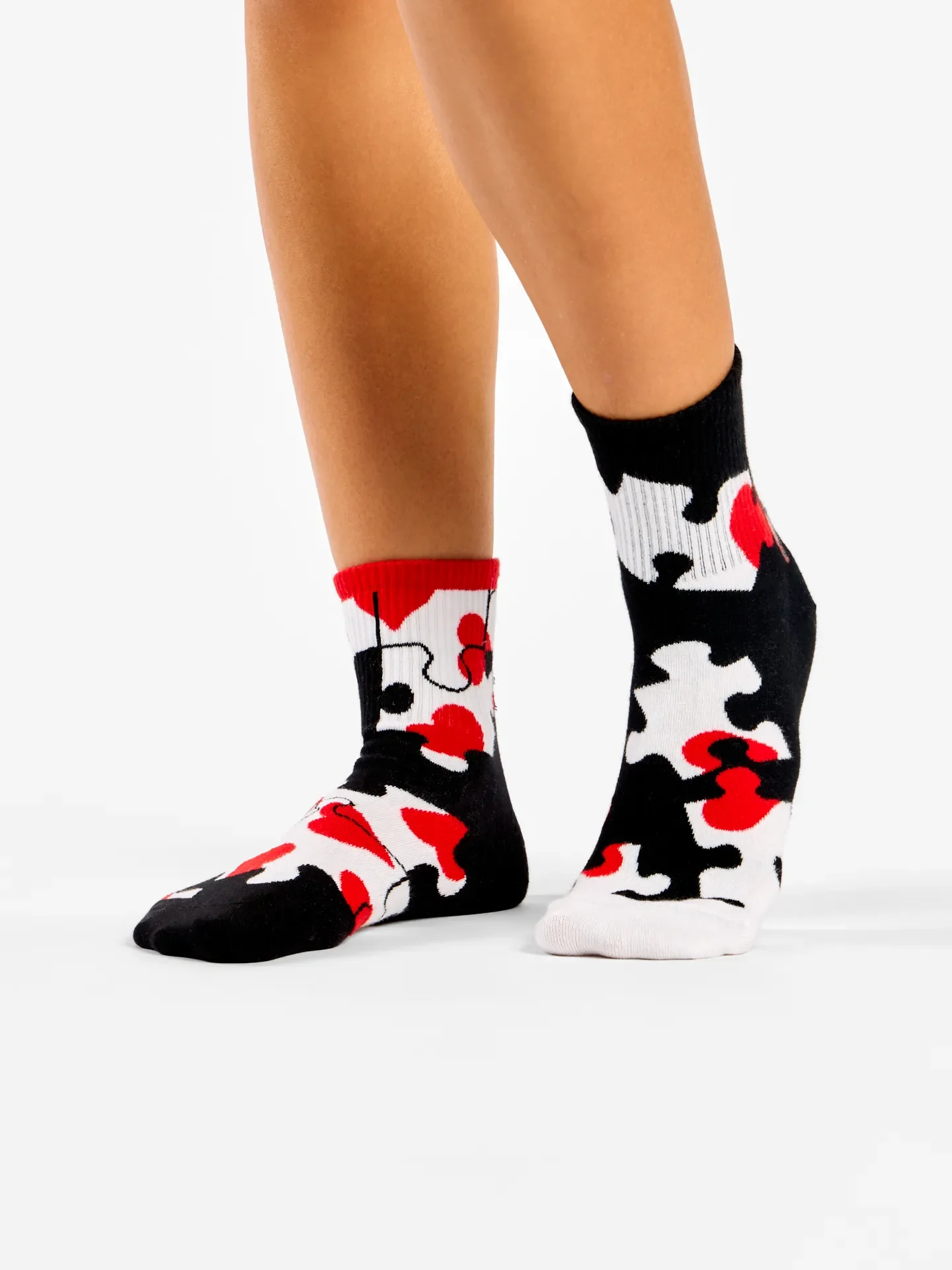 Calcetines de deporte alegres Rompecabezas de corazones - Image 2