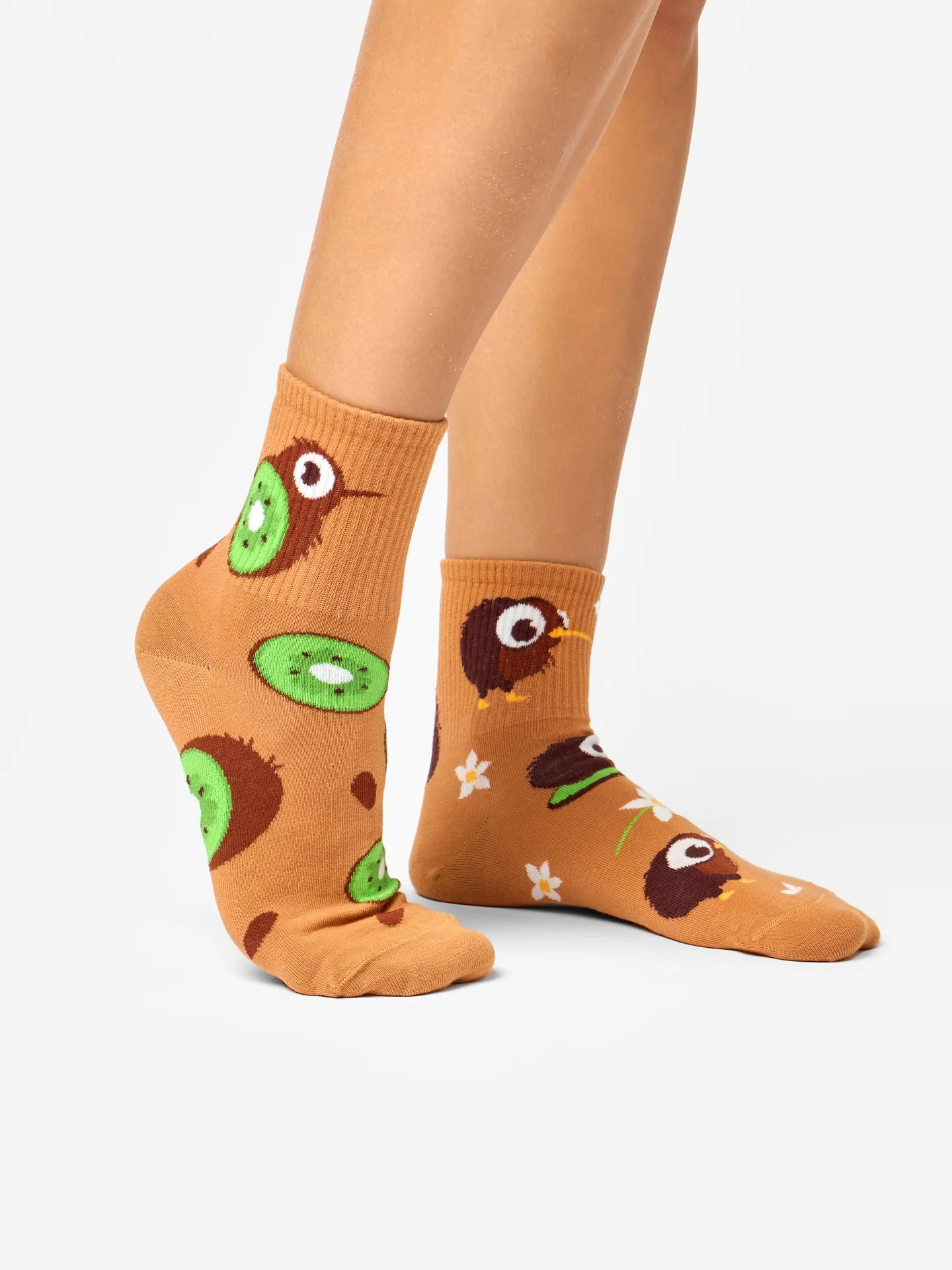 Calcetines de deporte alegres Kiwi el pájaro - Image 3