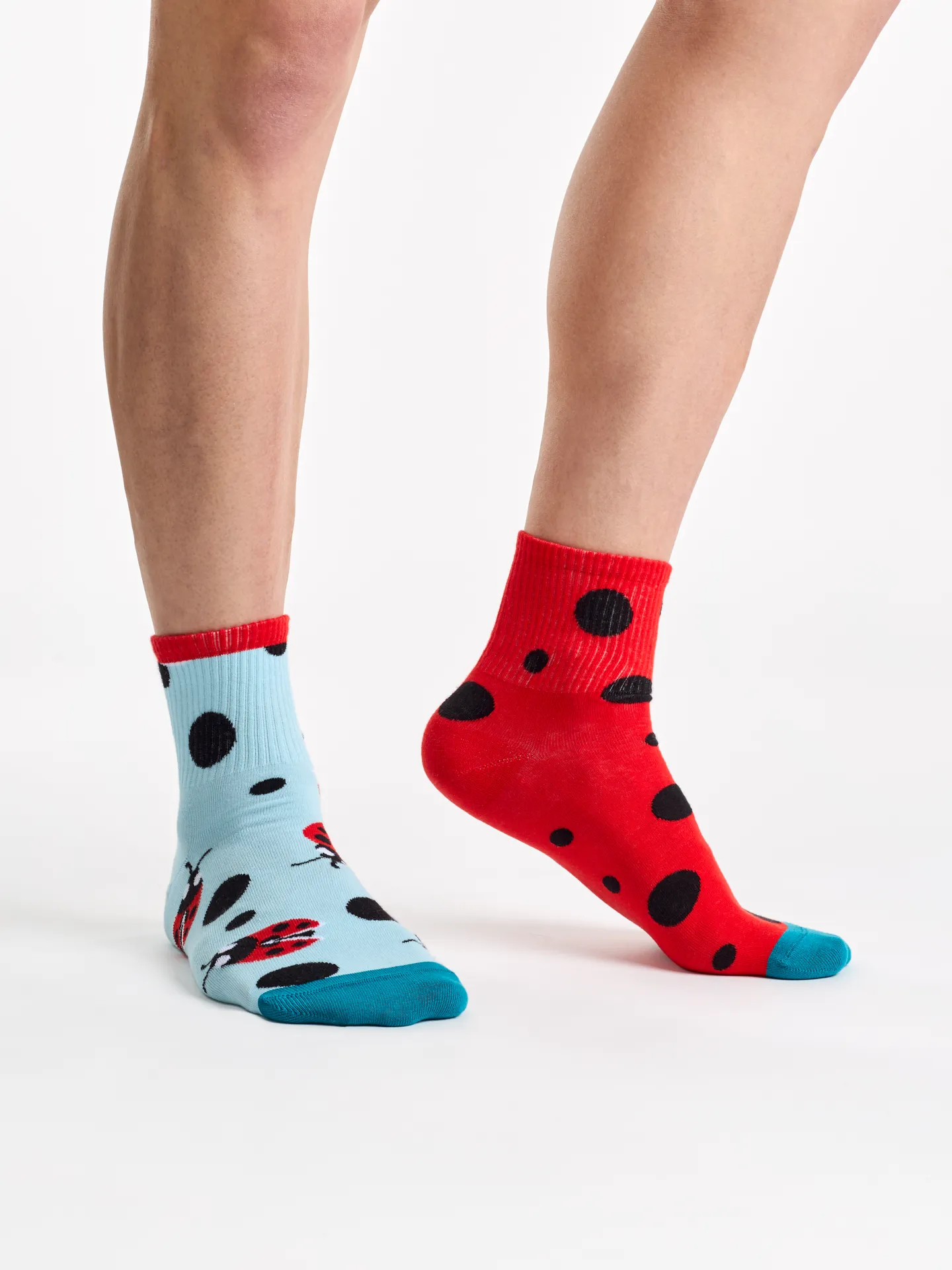 Calcetines de deporte alegres Mariquitas y lunares - Image 2