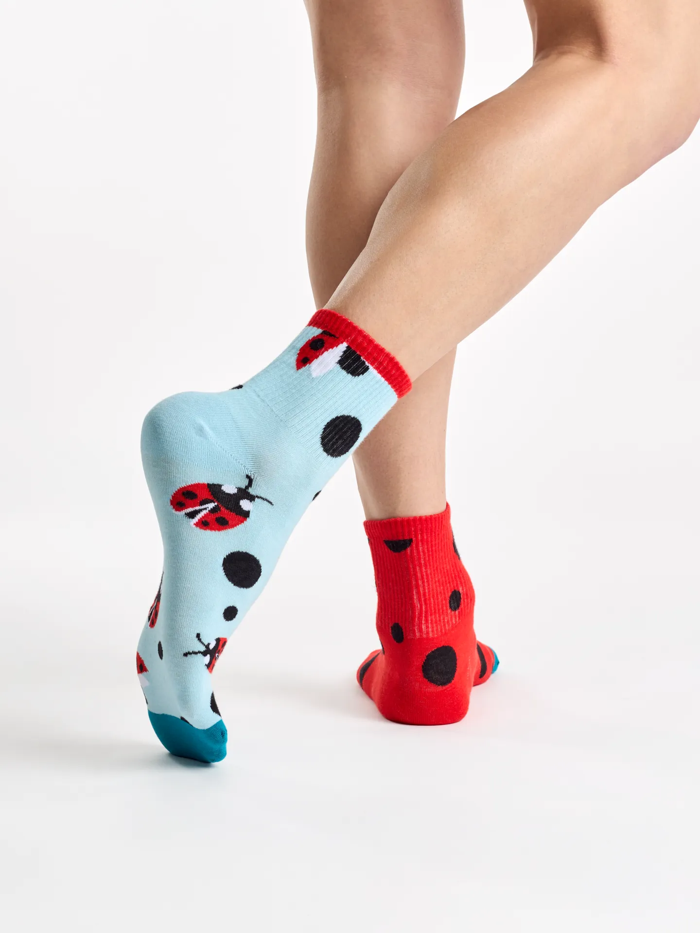 Calcetines de deporte alegres Mariquitas y lunares - Image 3
