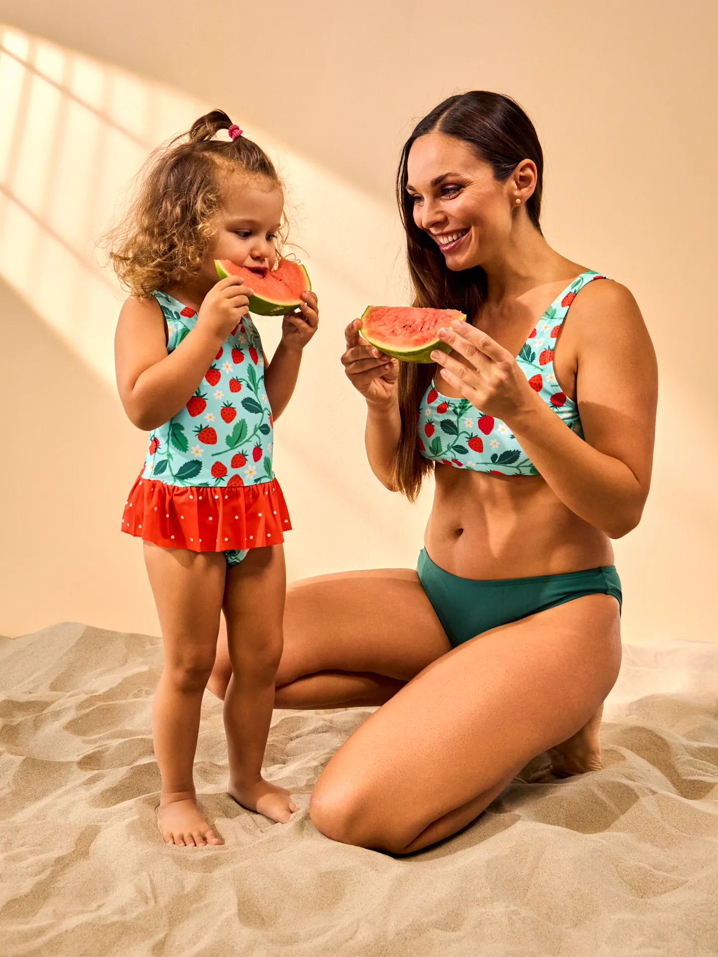 Bañador alegre de niña Fresitas - Image 3