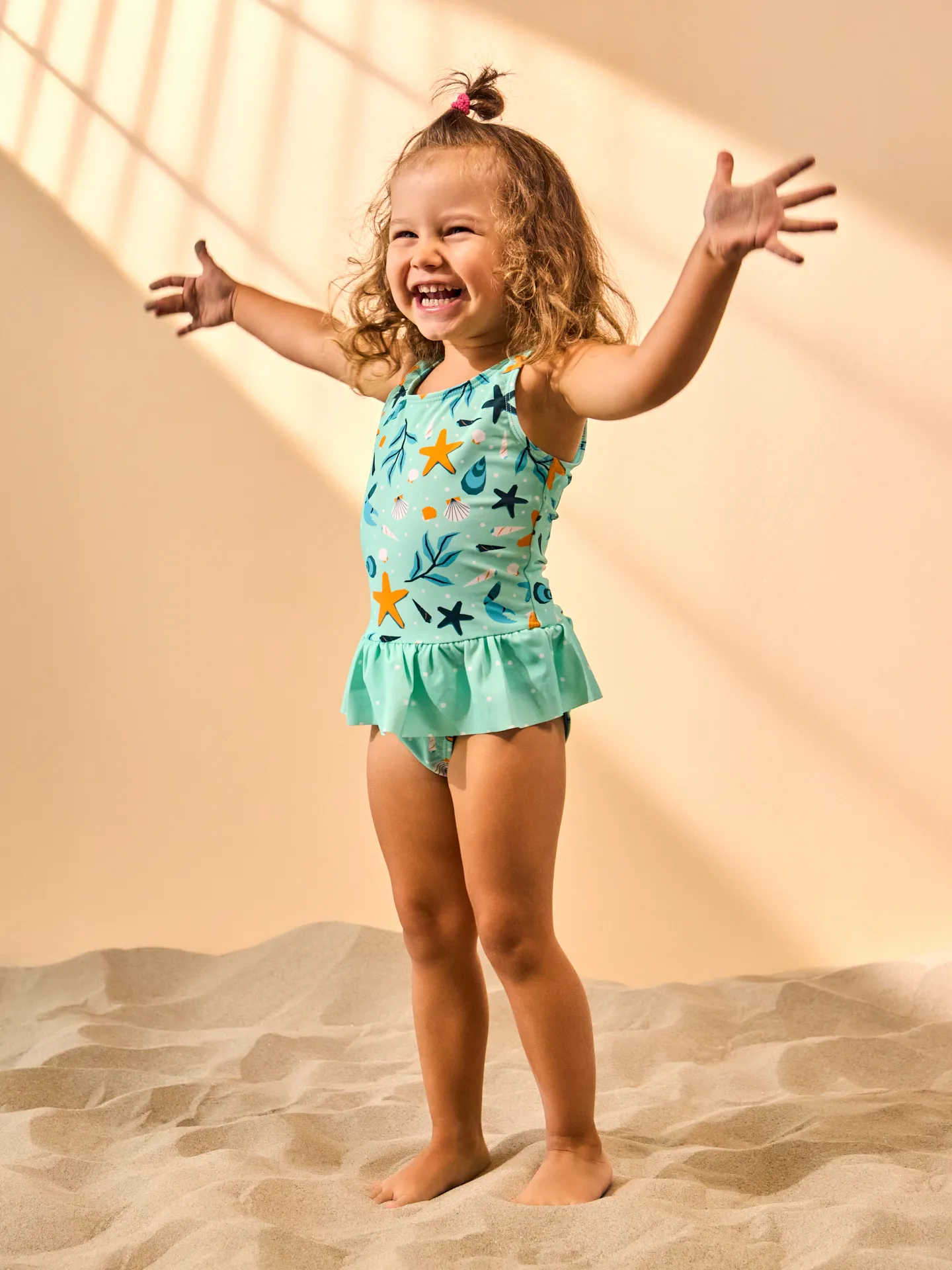 Bañador alegre de niña Conchas marinas - Image 4