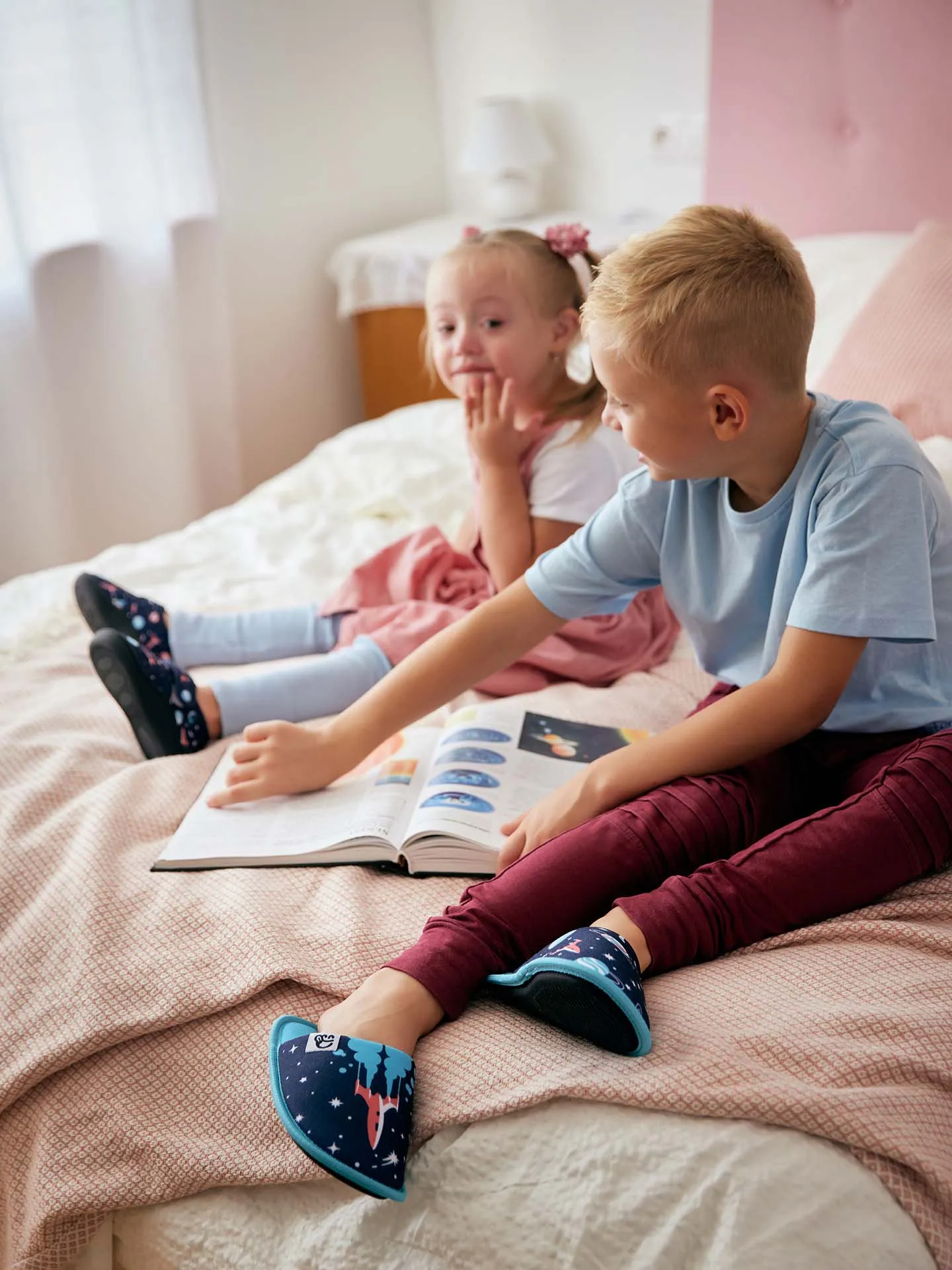 Pantuflas infantiles alegres Planetas - Image 6