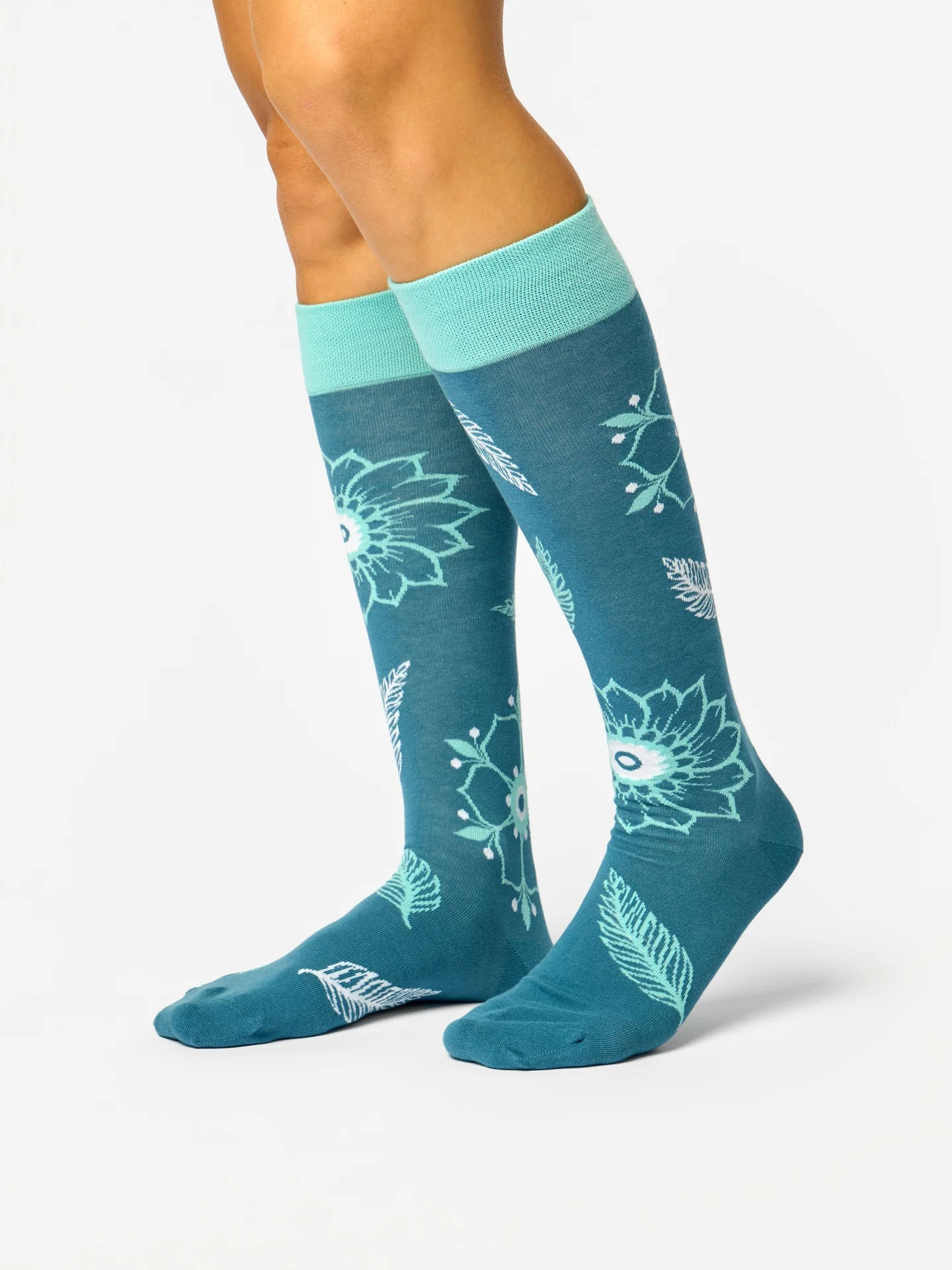 Calcetines hasta la rodilla alegres Mandala y hojas - Image 2