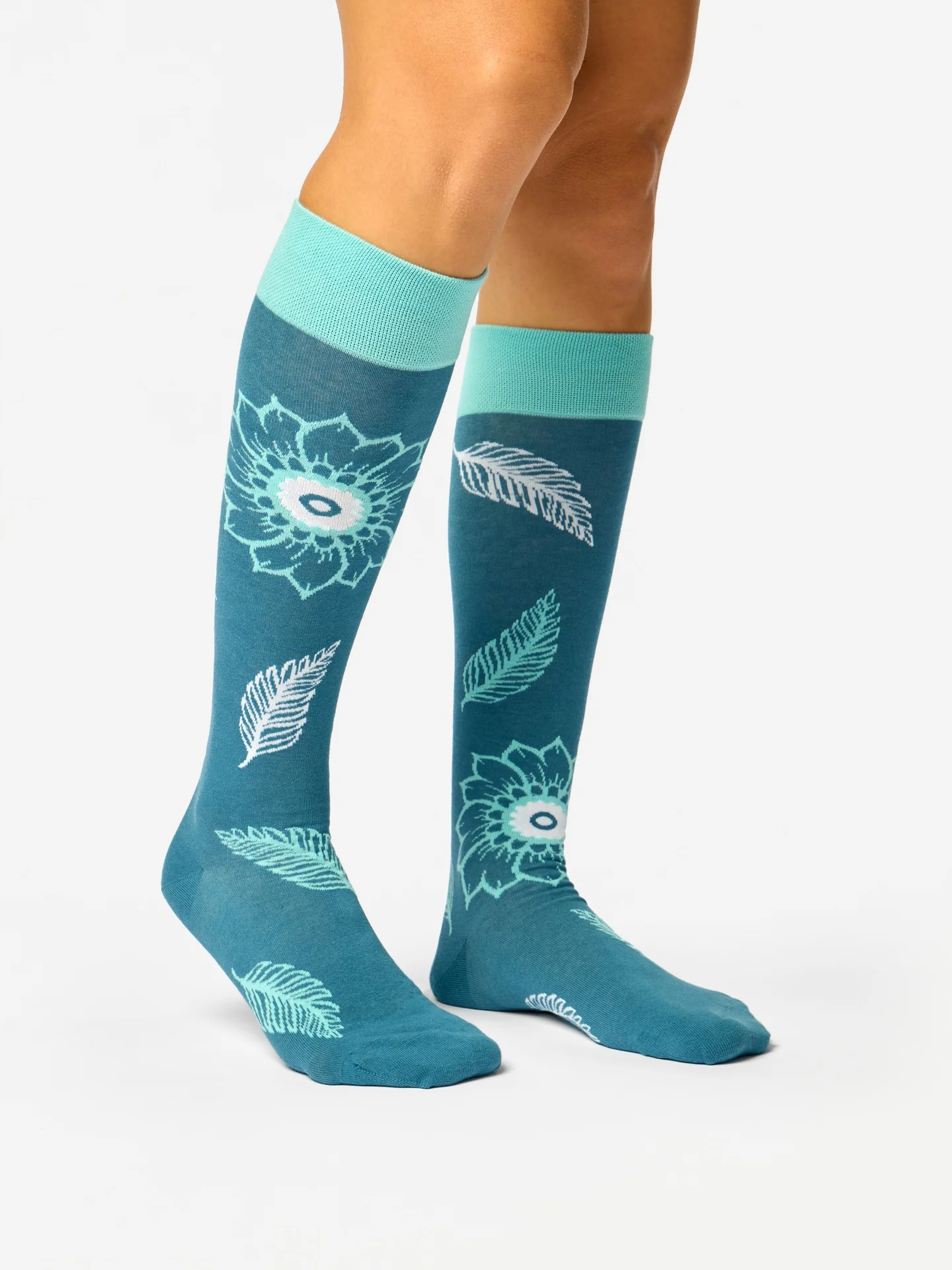 Calcetines hasta la rodilla alegres Mandala y hojas - Image 3