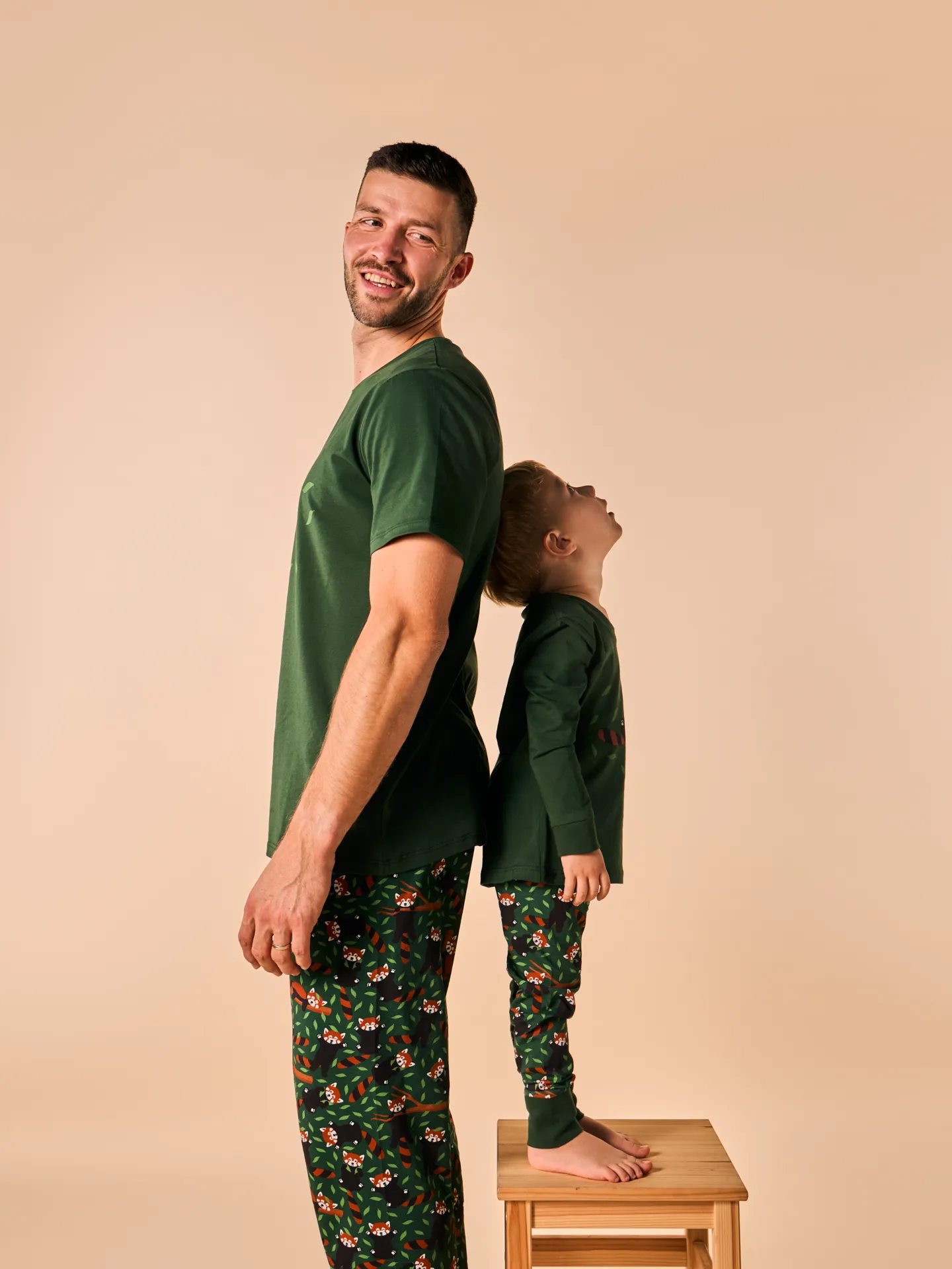 Pijama alegre para hombre Panda rojo - Image 6