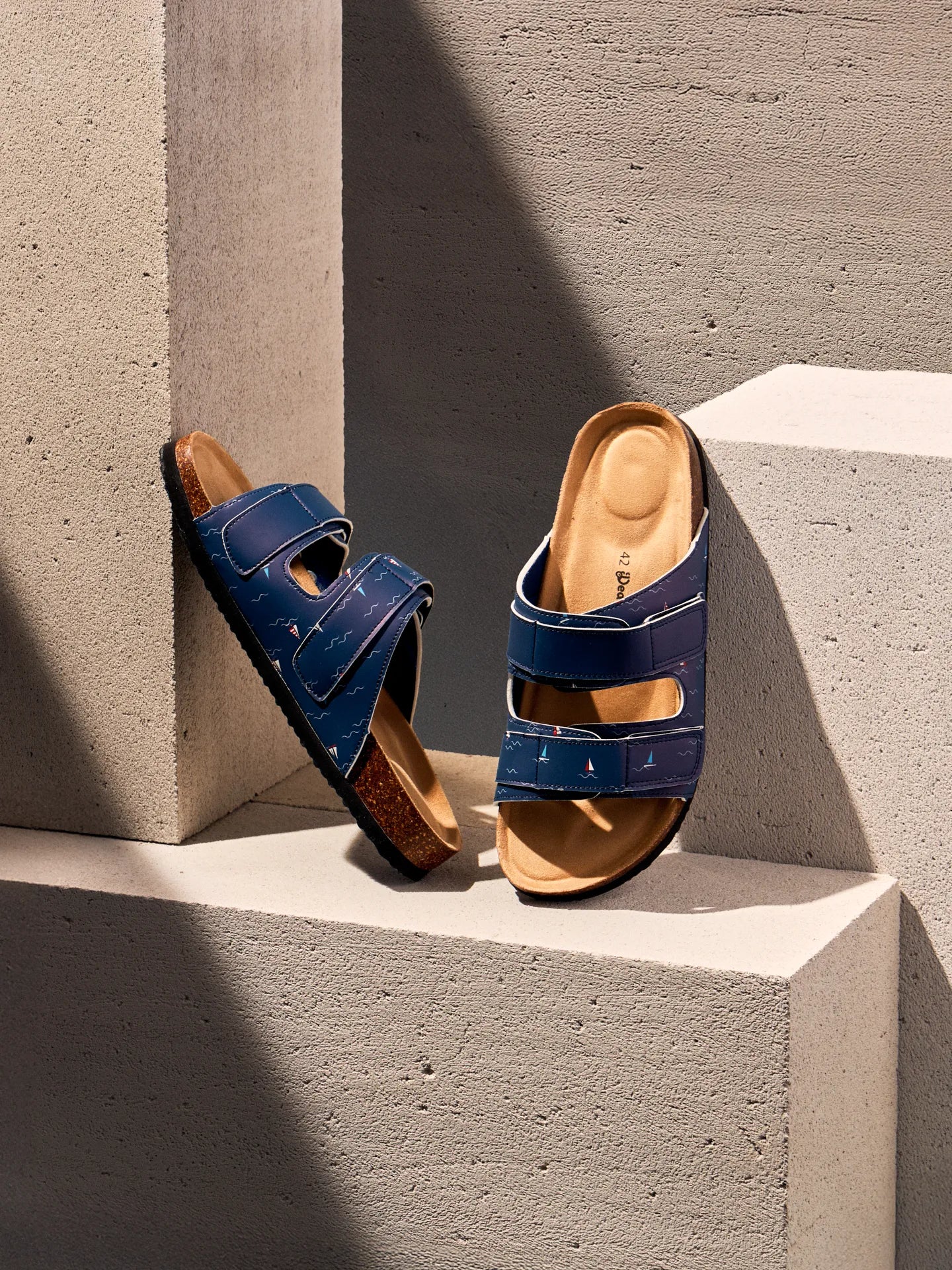 Sandalias con suela de corcho para hombre Veleros en el mar - Image 4