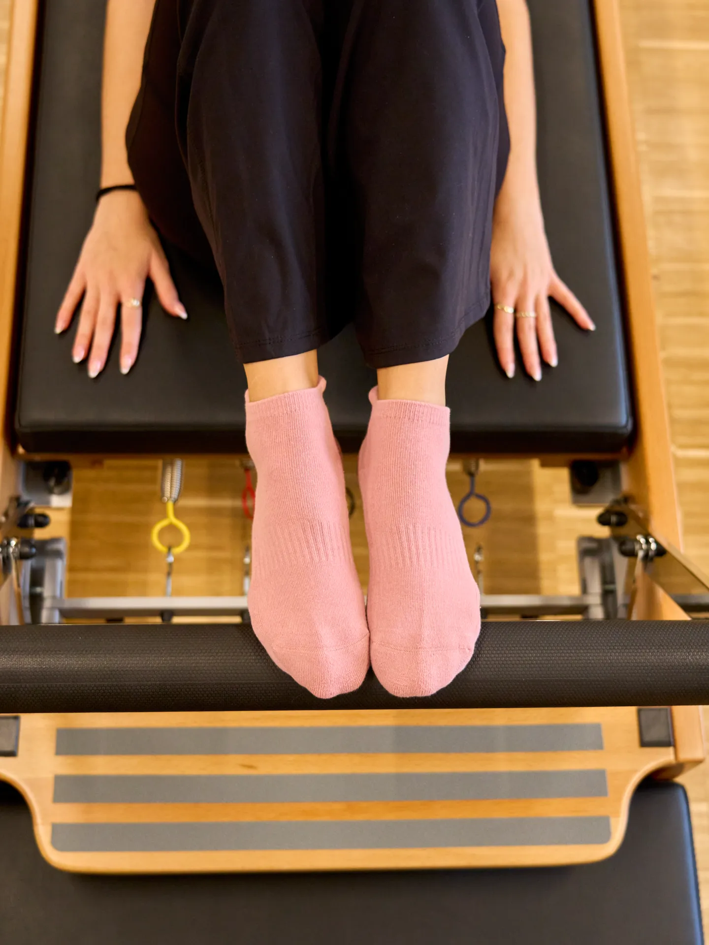 Calcetines rosa envejecido para pilates y yoga - Image 3