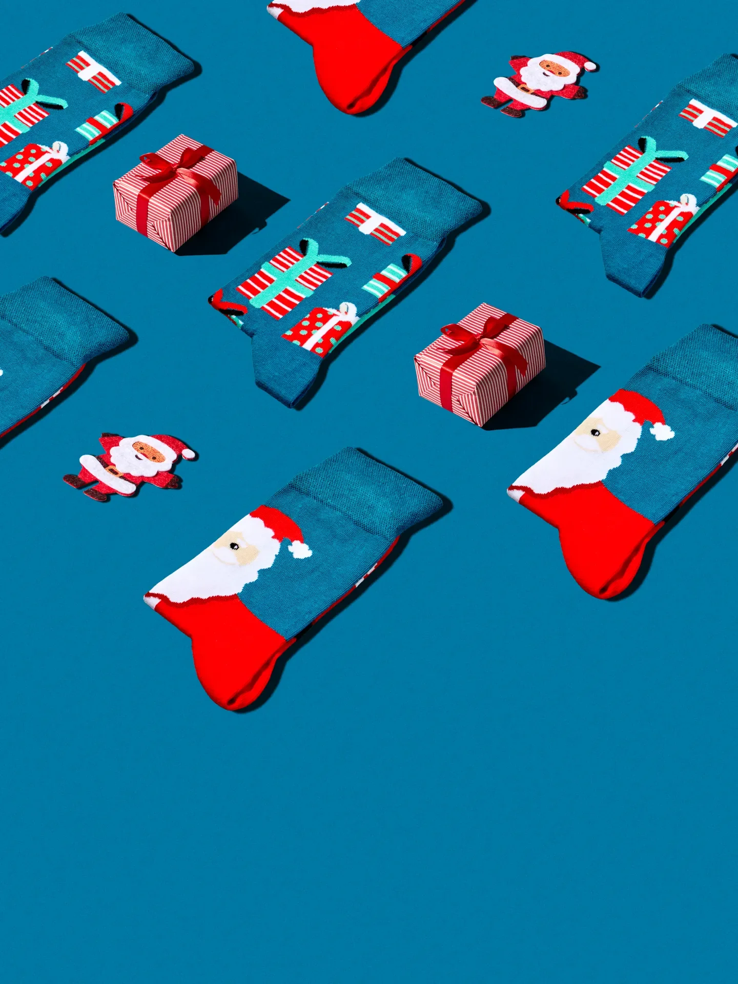 Calcetines alegres Santa Claus y regalos - Image 2