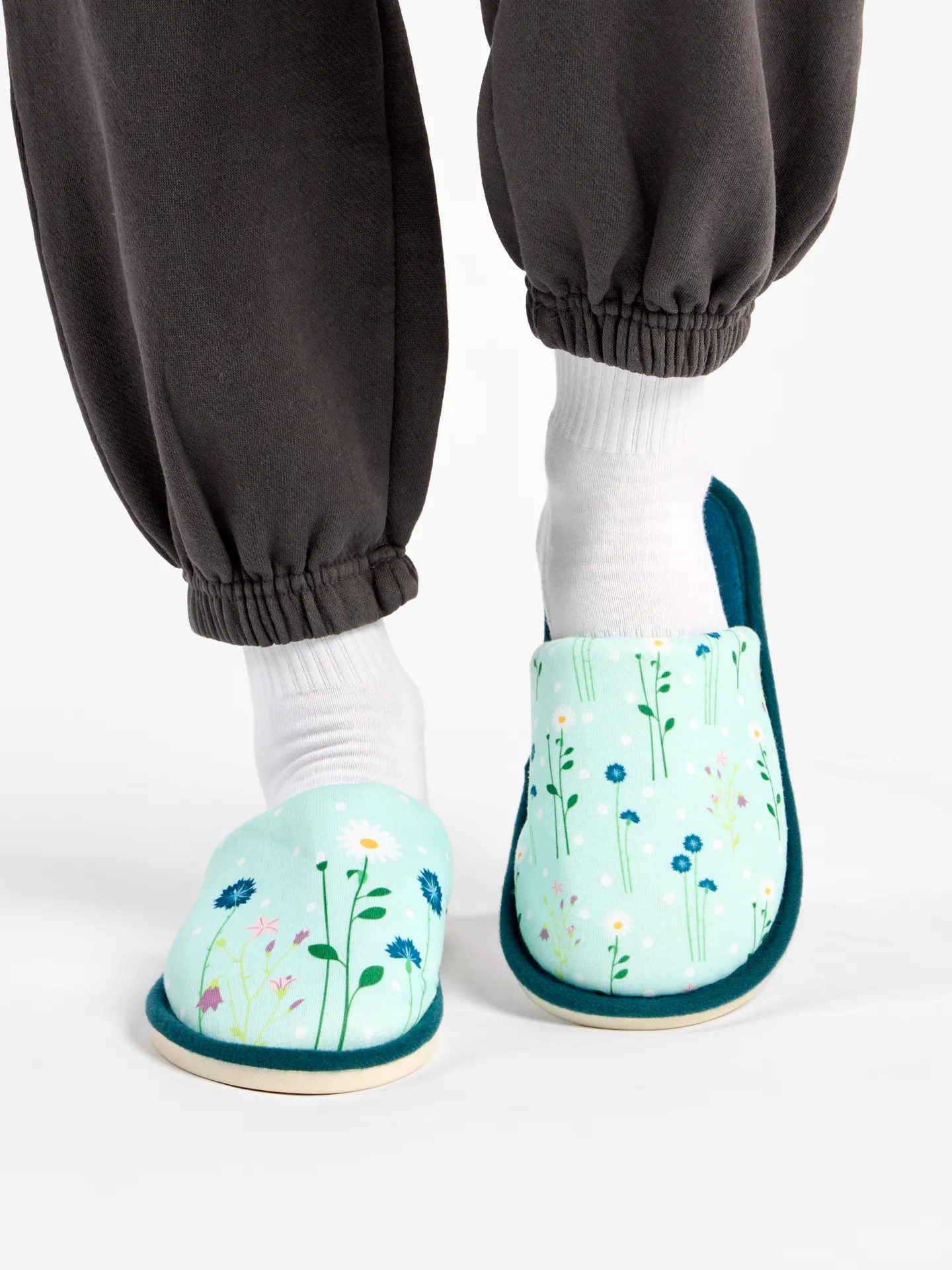 Pantuflas alegres Flores del prado - Image 4
