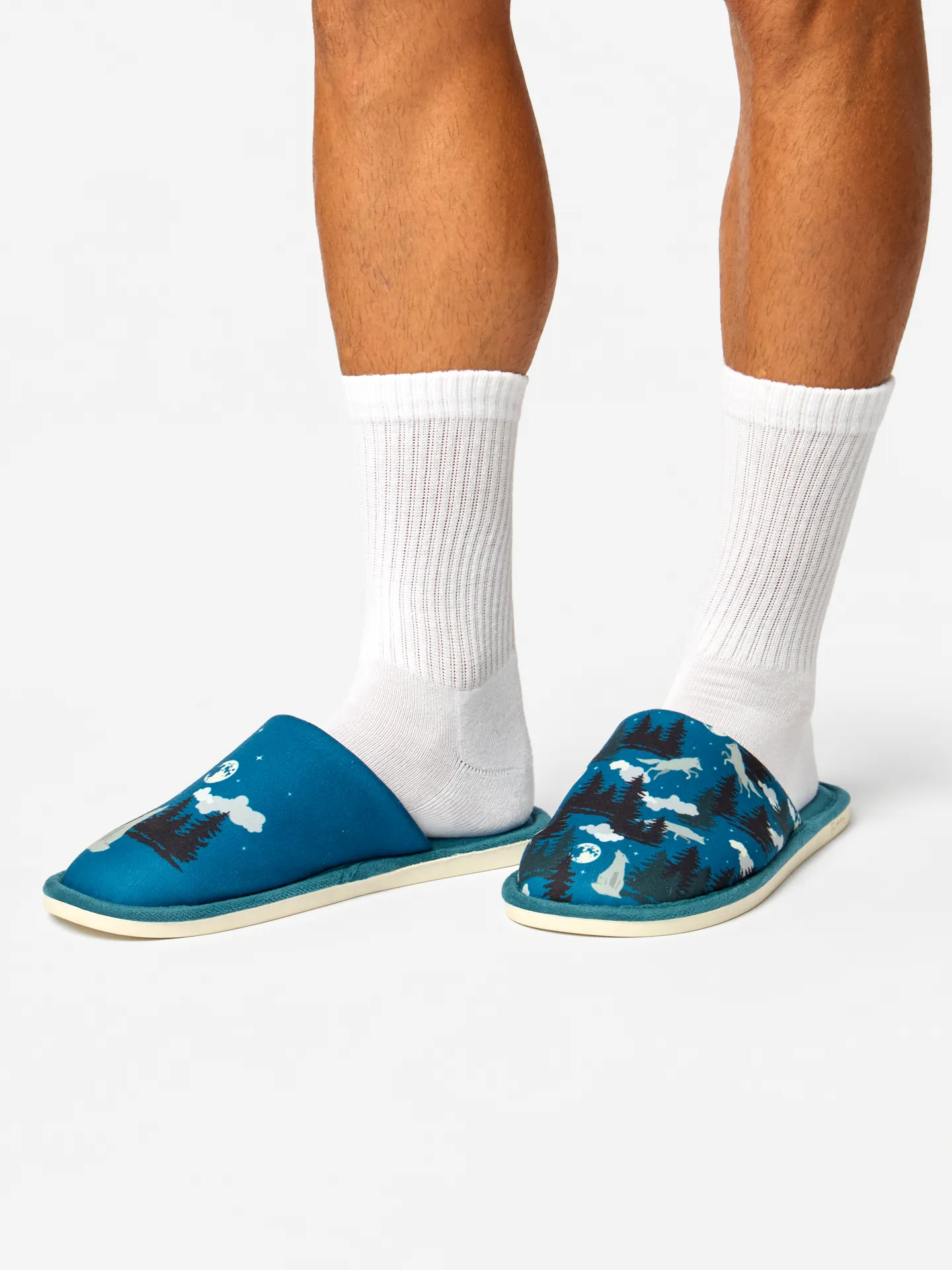 Pantuflas alegres Lobo y luna - Image 2