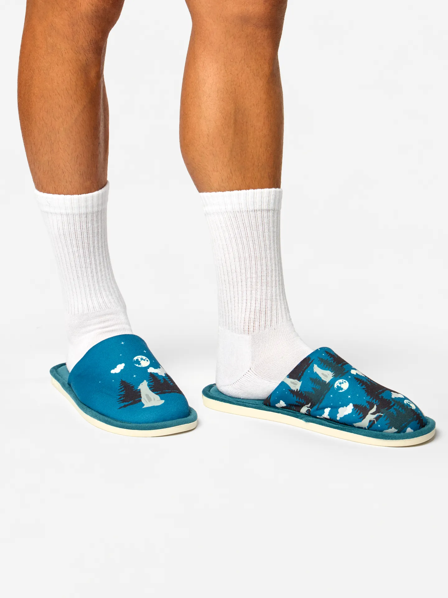 Pantuflas alegres Lobo y luna - Image 3