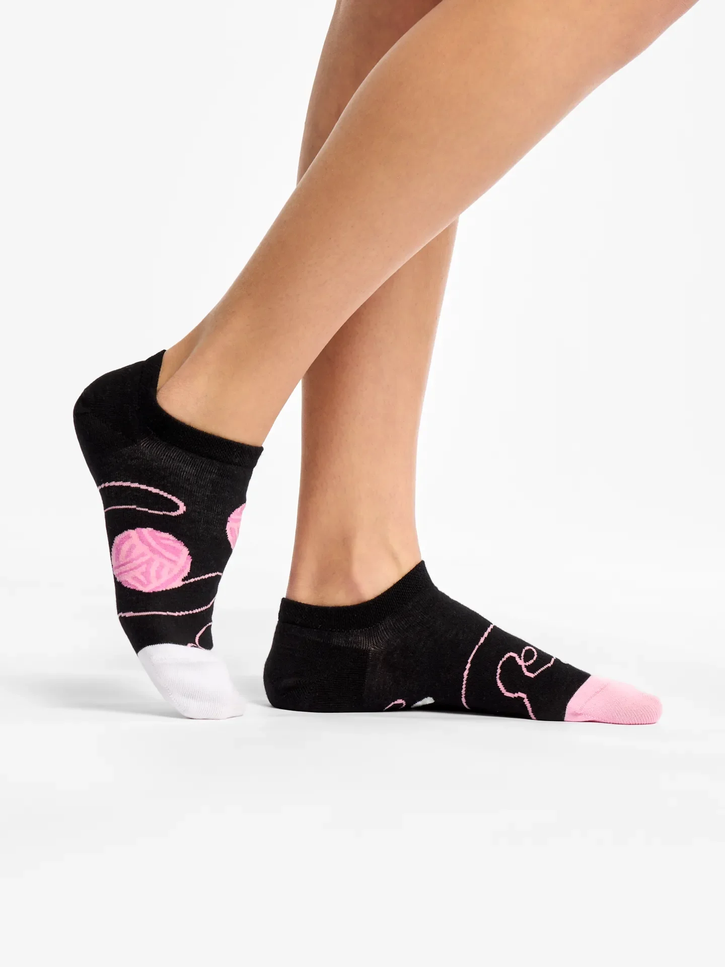 Calcetines sneakers alegres Gato y pelota - Image 3