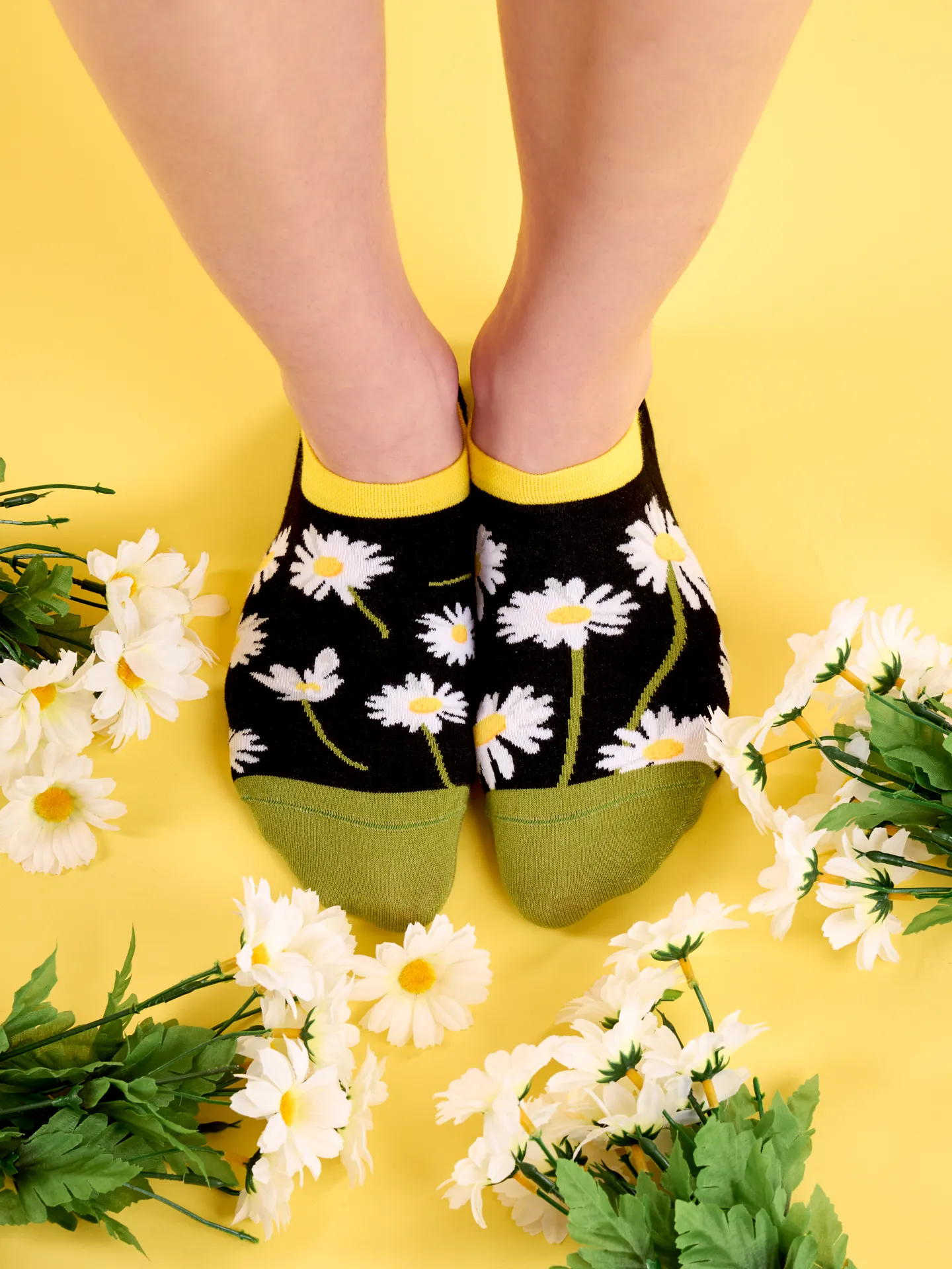 Calcetines sneakers alegres Margaritas en la noche - Image 5