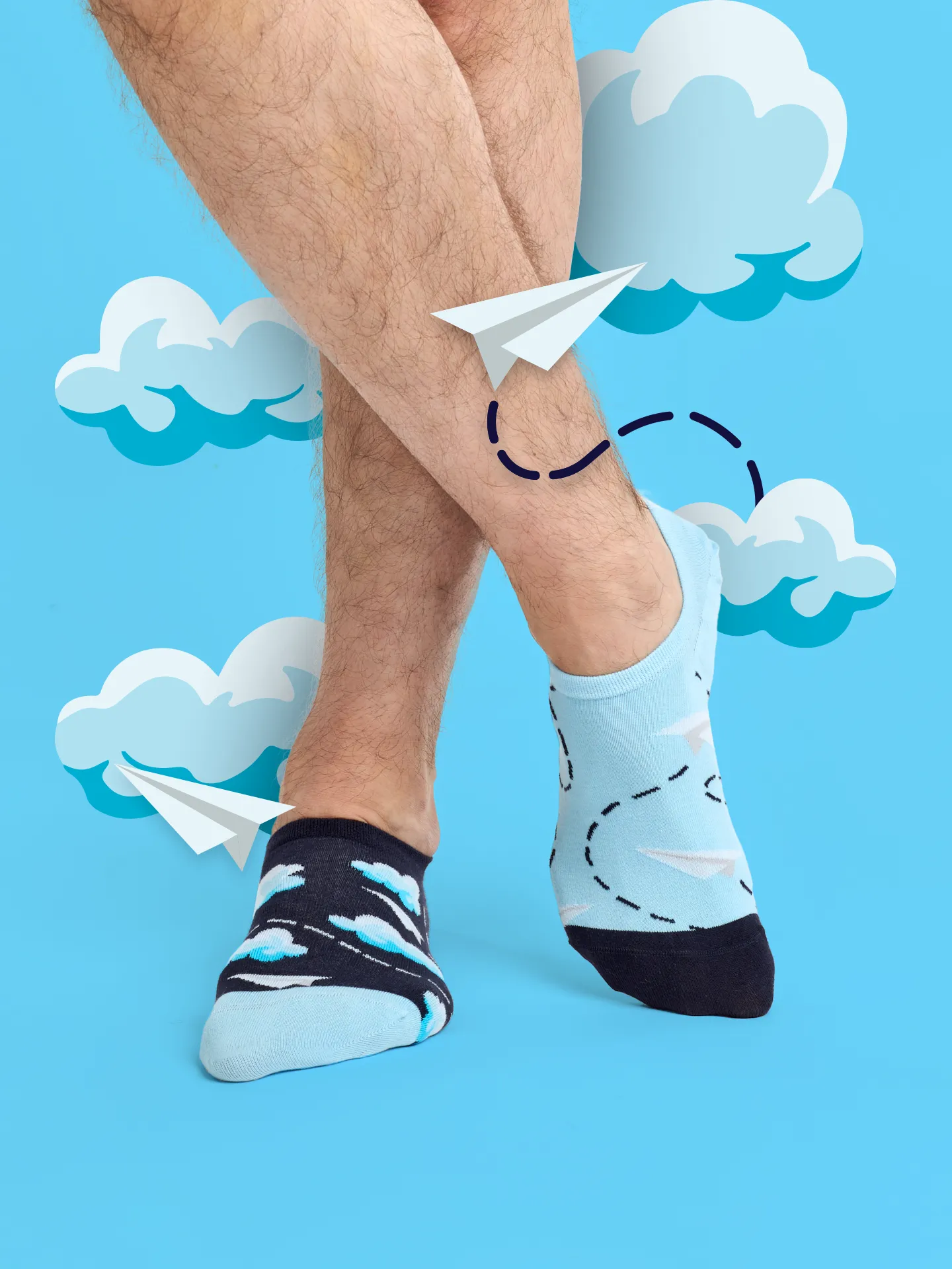 Calcetines sneakers alegres Nubes y aviones de papel - Image 5