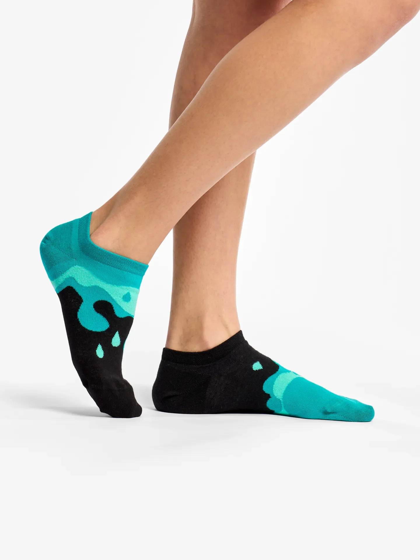 Calcetines sneakers alegres Gotas de agua turquesas - Image 3
